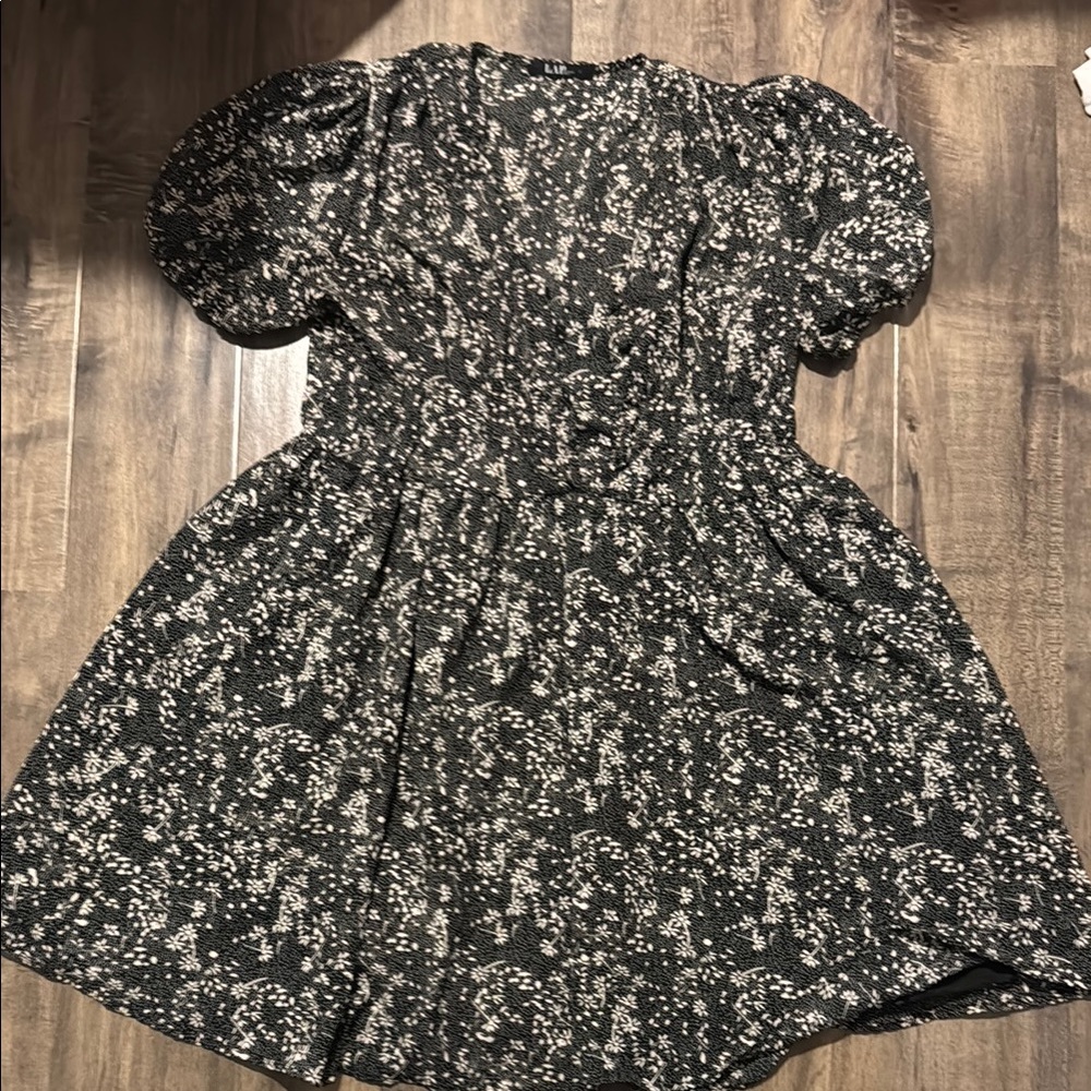Black and White A-Line Mini Dress with Crew Neck